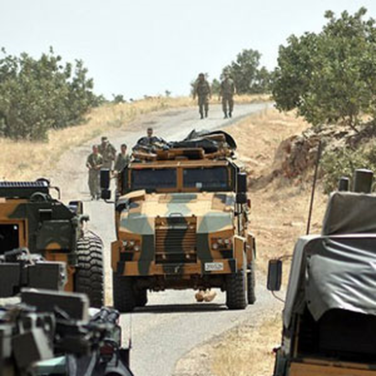 Lice\'de Patlama; Askeri Araç İsabet Aldı (1)