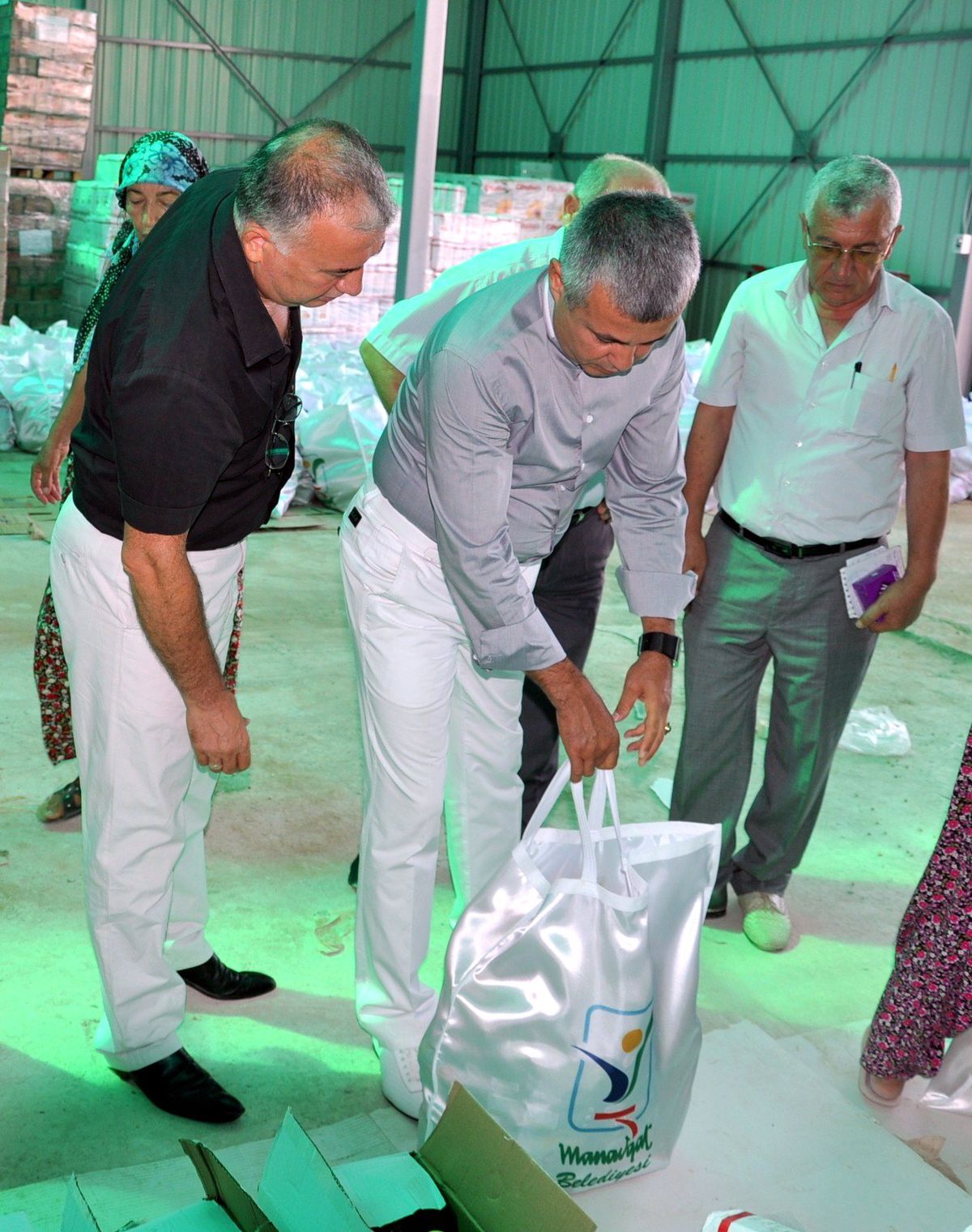 Manavgat Belediyesi İhtiyaç Sahiplerine Ulaşıyor