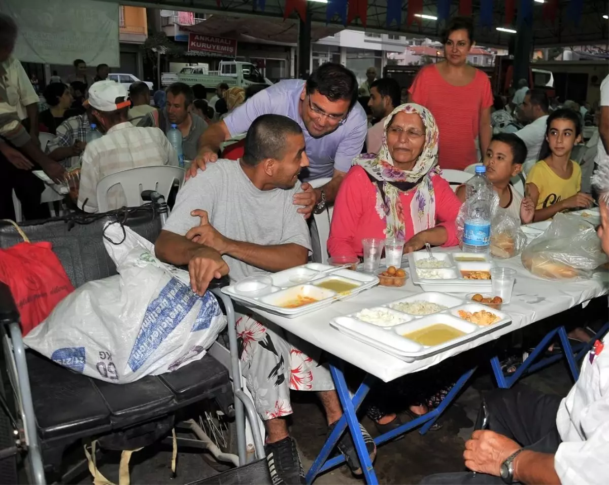 Milas\'ta Mahalle İftarı