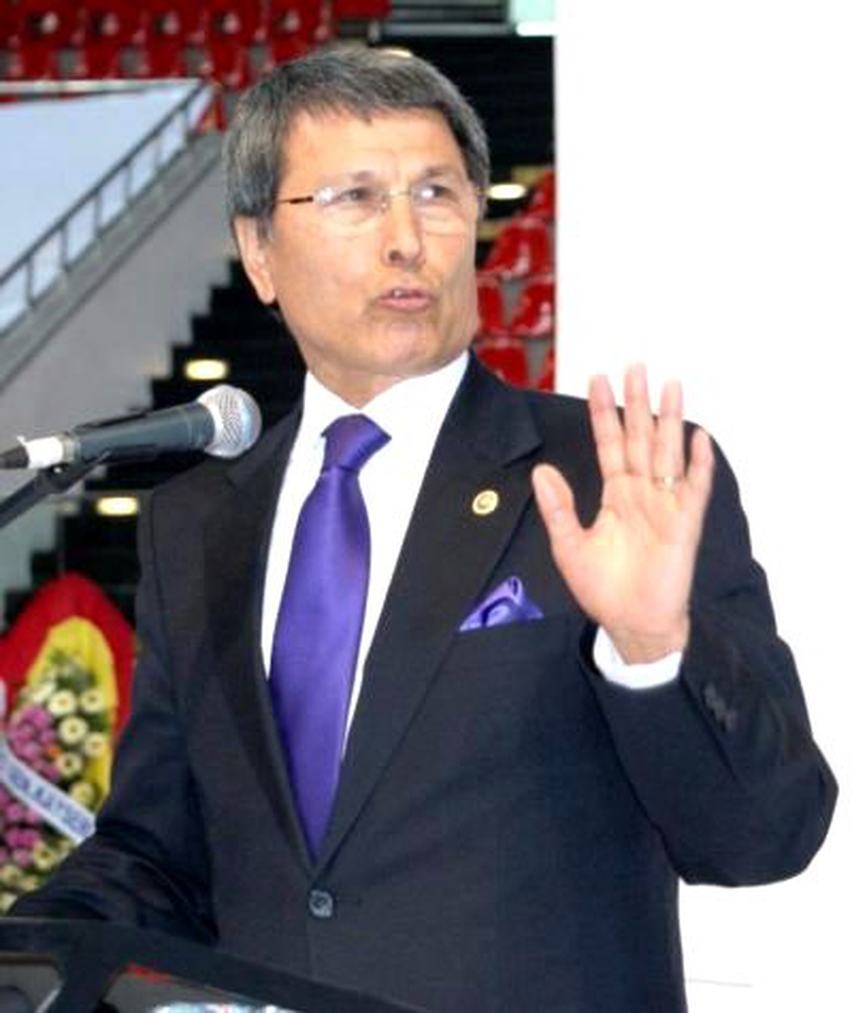 Müftülük Binasına Başbakanın Posteri Asıldı