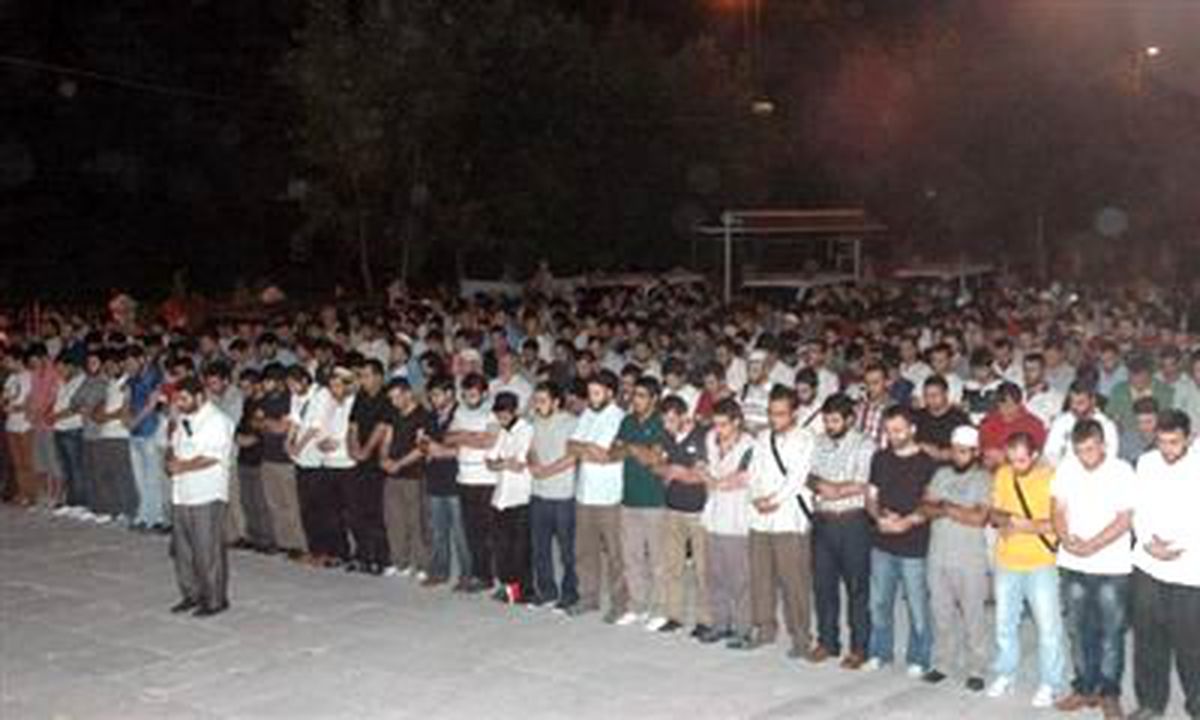 STK\'lardan Myanmar\'daki Katliama Protesto