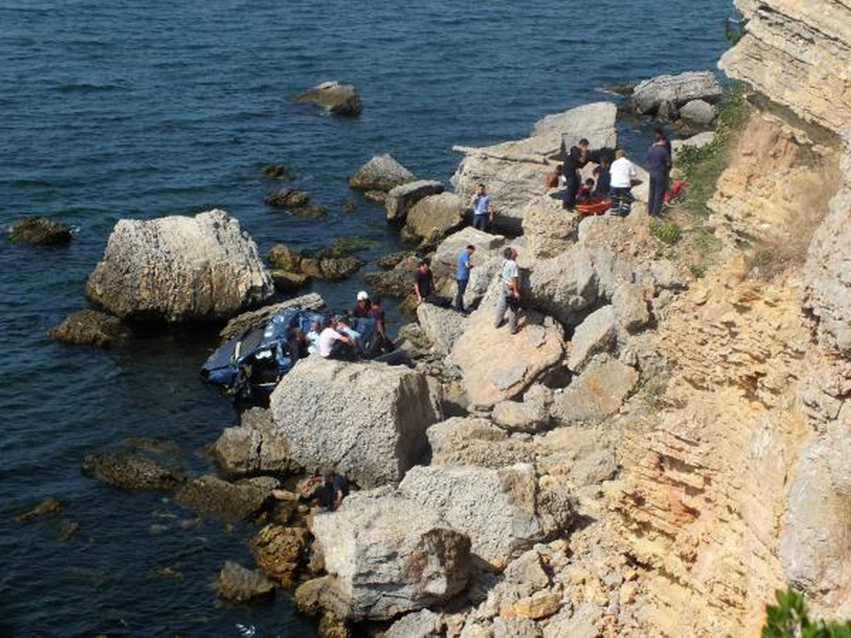 Otomobil 30 Metreden Uçuruma Yuvarlandı: 1 Ölü 4 Yaralı