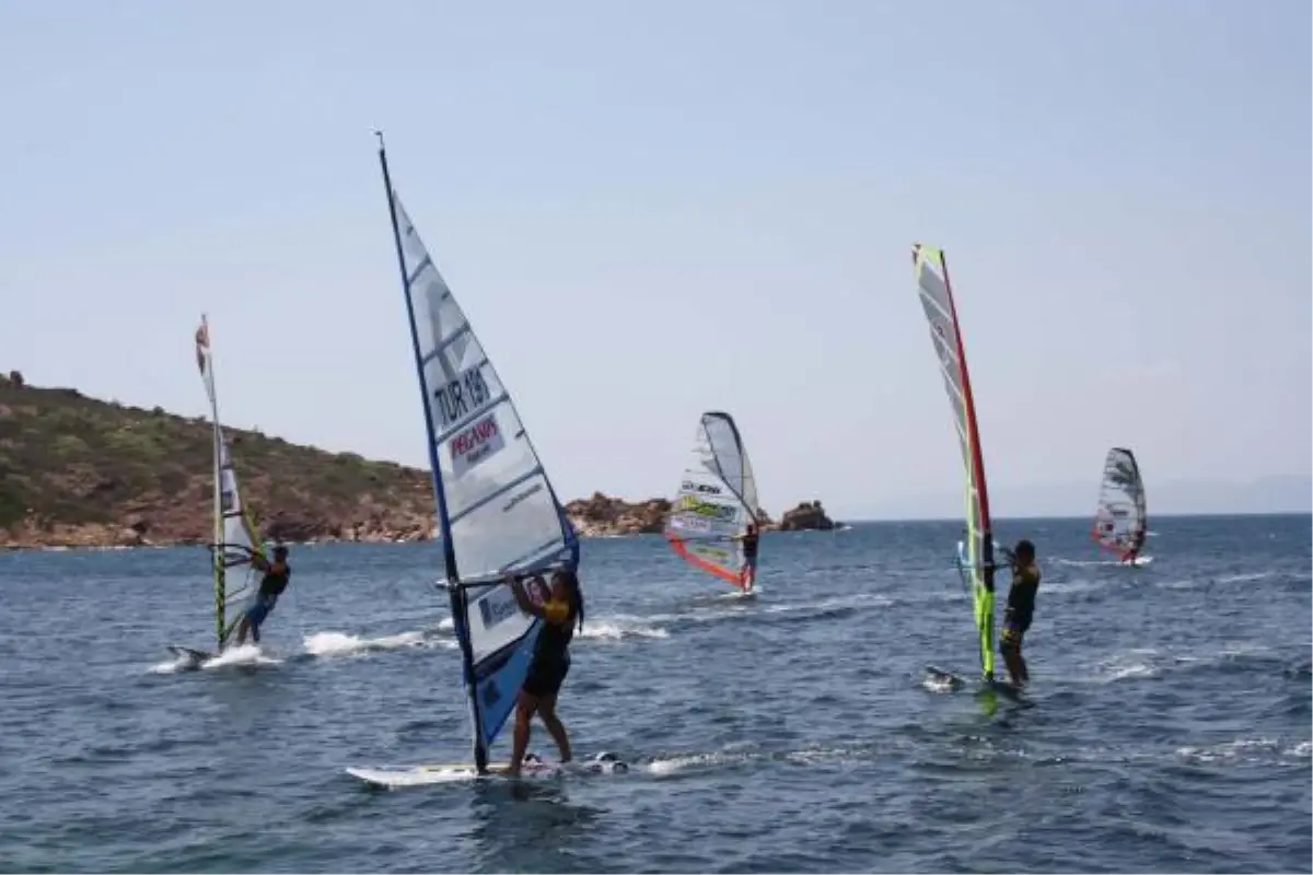 Pegasus Windsurf 2\'inci Etap Yarışları Başladı