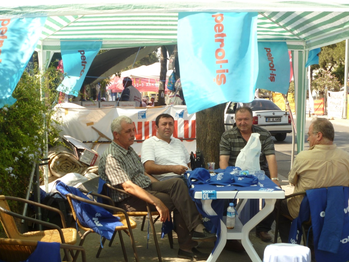 Petrol İş\'ten Billur Tuz İşçilerine Destek