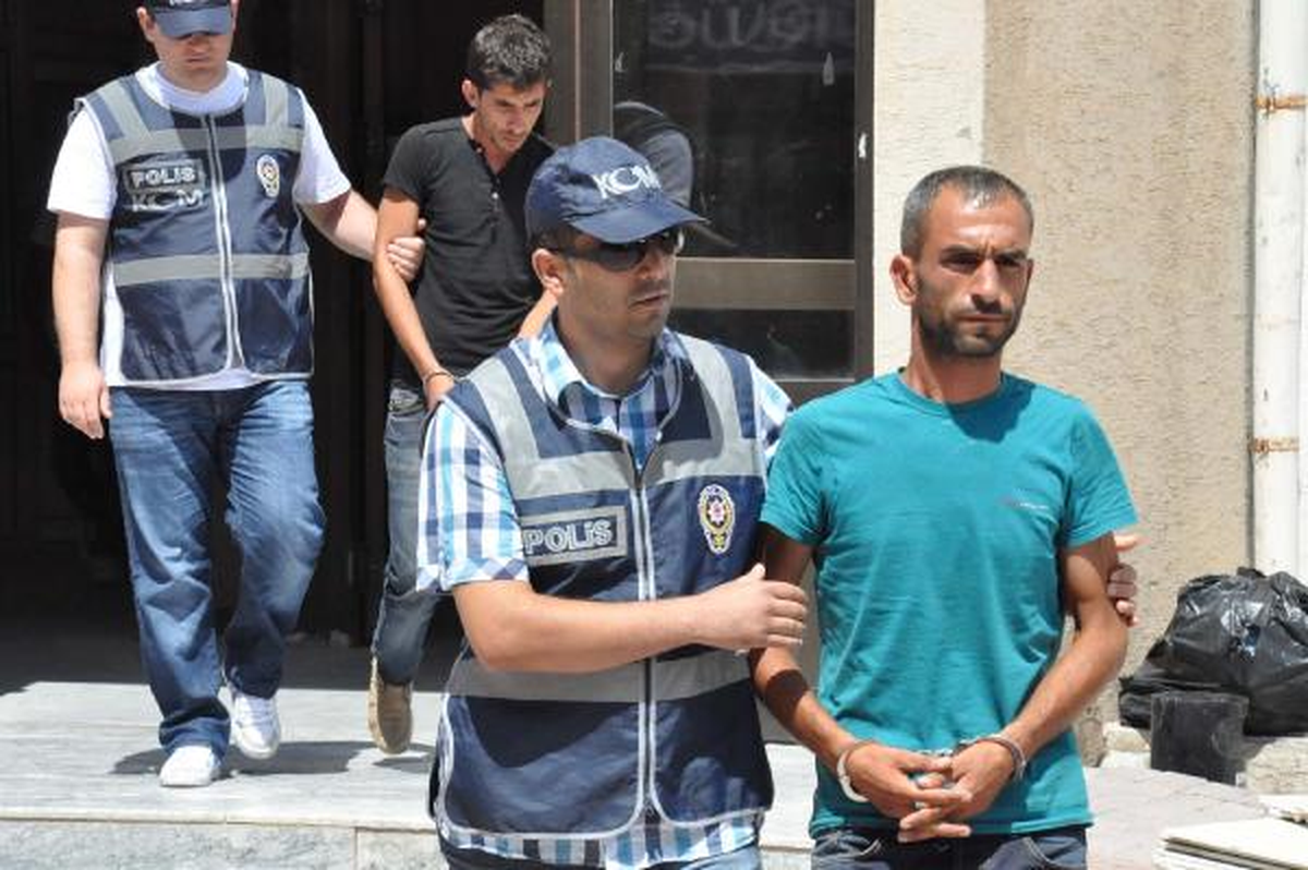 Şanlıurfa\'da 189 Kilo Esrar ve 114 Bin Paket Kaçak Sigara Ele Geçirildi