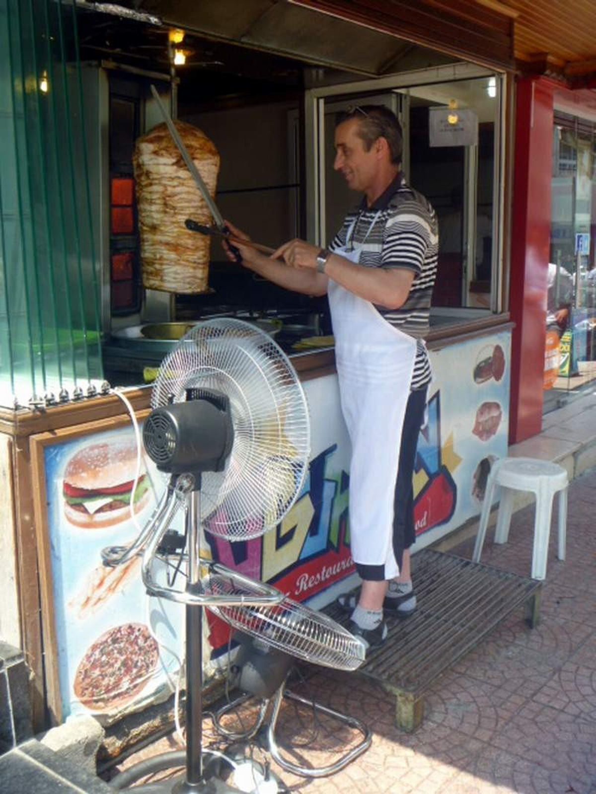 Sıcaktan Bunalan Esnaftan Çift Vantilatörlü Çözüm