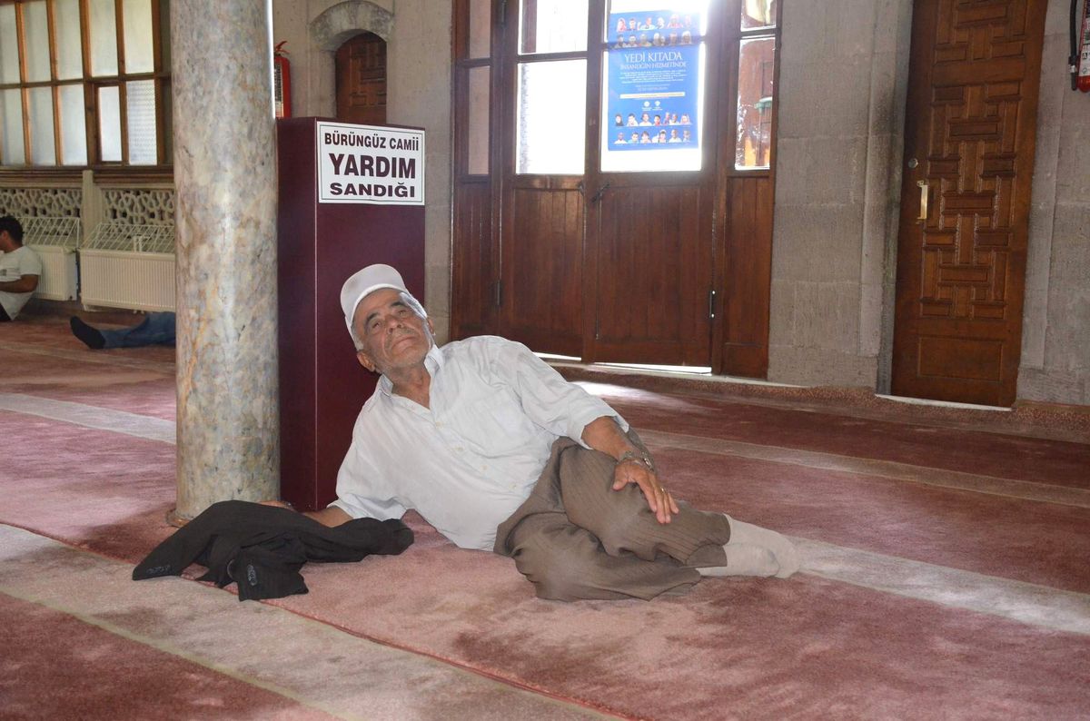 Sıcaktan Bunalan Vatandaşlar Camilere Akın Eti