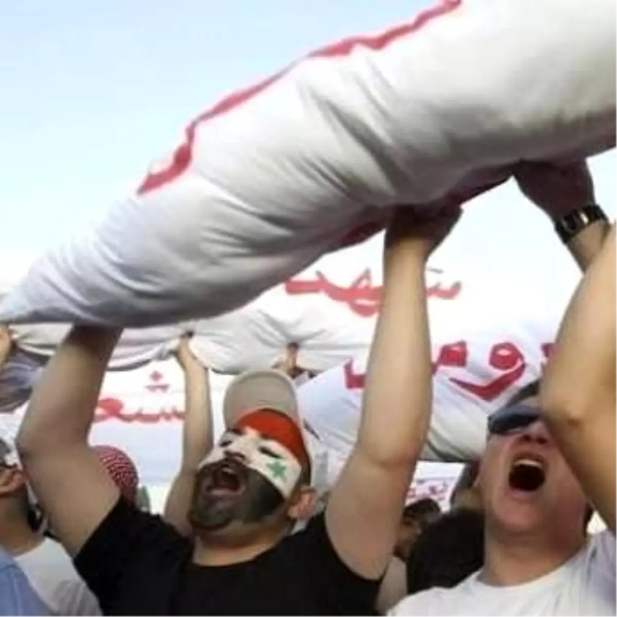 Suriye\'de Cuma Namazından Sonra Çatışma Çıktı