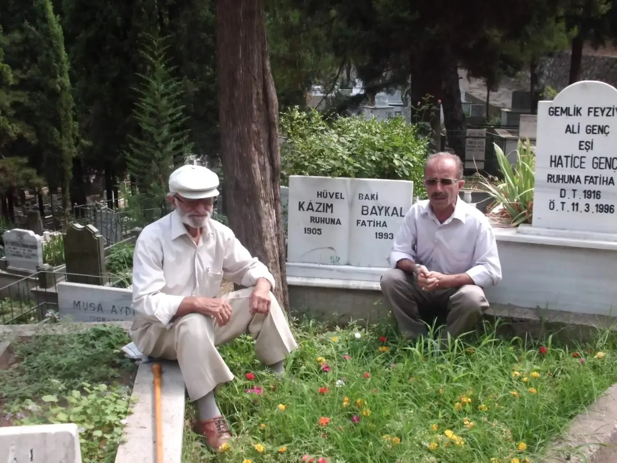 Tarihçi Kazım Baykal Mezarı Başında Anıldı