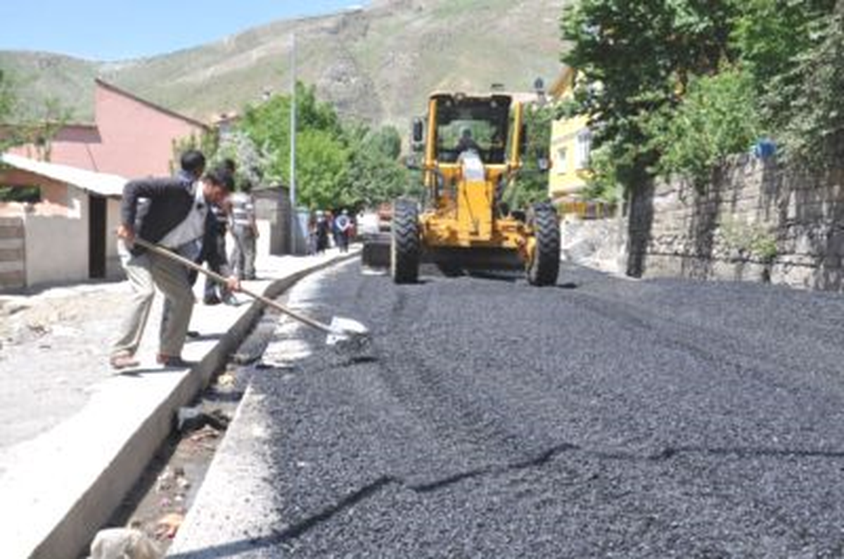 Tatvan\'da Yol Yapım Çalışması