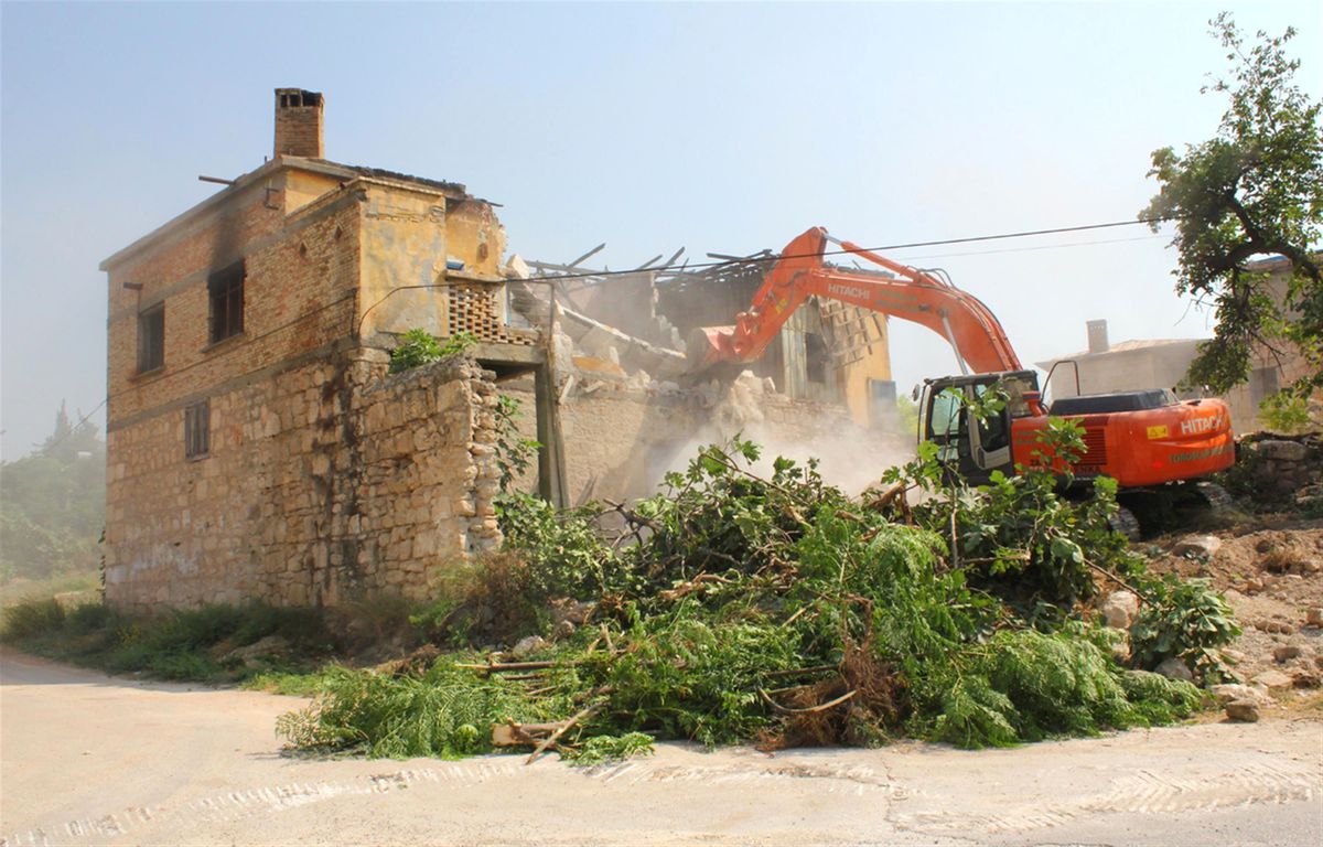 Toroslar, Metruk Binaları Yıkmaya Devam Ediyor