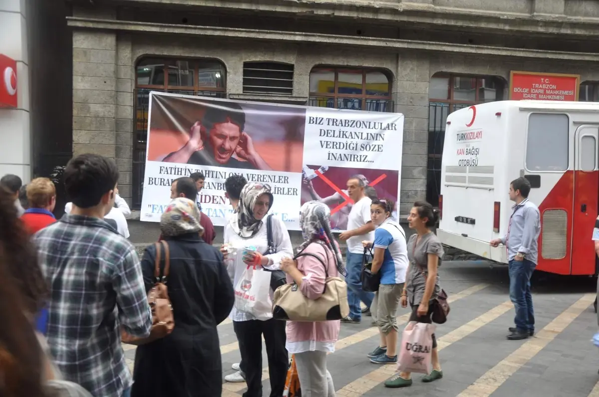 Tepki de Sevgi de Pankarta Yazılır!