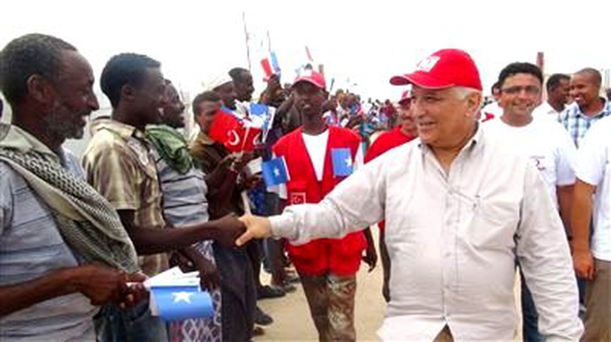 Türk Kızılayı Başkanı Akar, Somali\'deki Çadırkentte İncelemelerde Bulundu