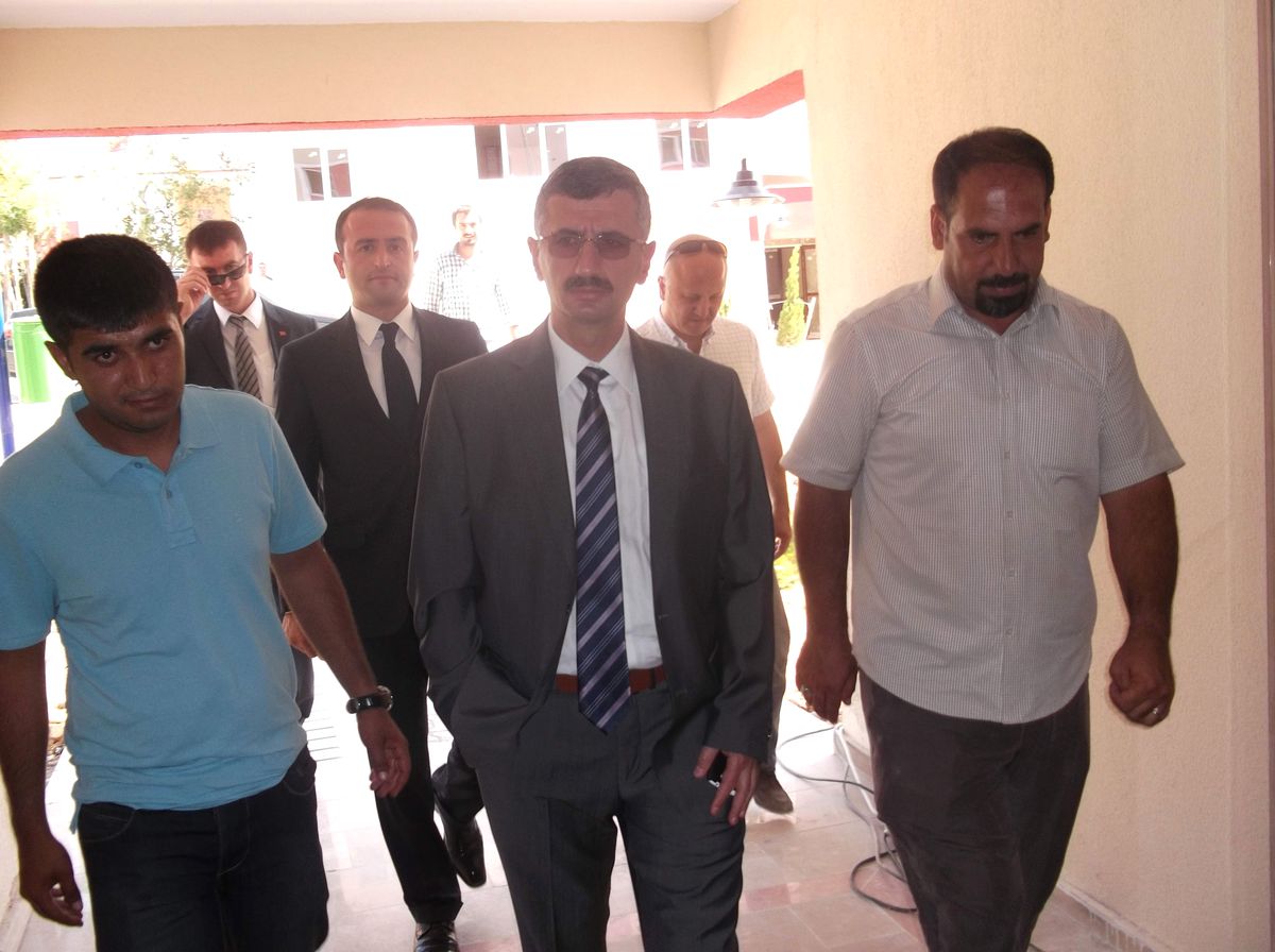 Vali Bektaş, TOKİ İnşaatını Ziyaret Etti