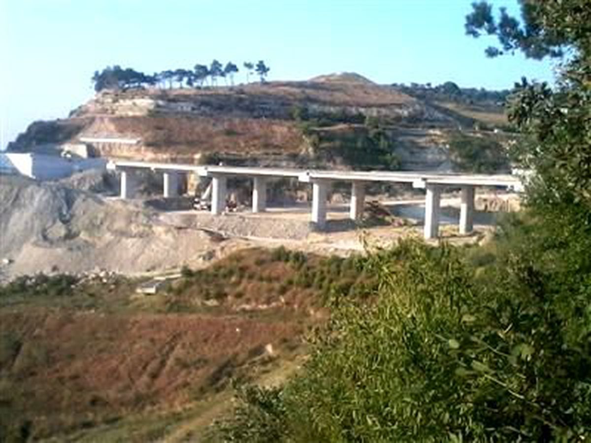 İzmir Karayolunda Viyadük Çalışması Sürüyor
