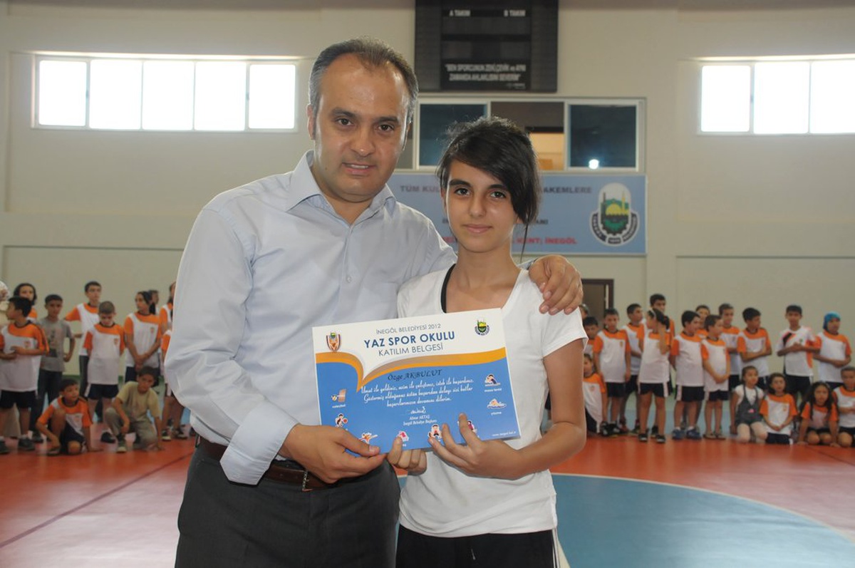 Yaz Spor Okulunda Sertifika Heyecanı

