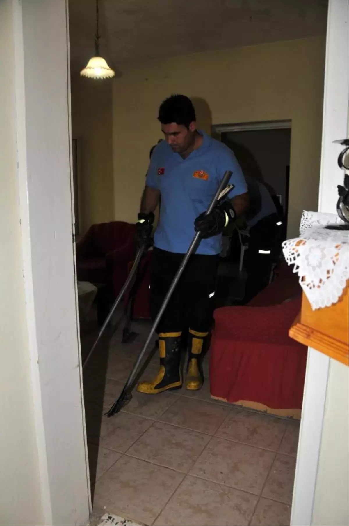 Adana'da Eve Giren Yılan Korkuttu