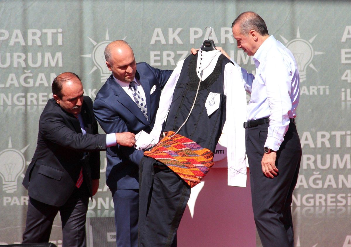 AK Parti'den 'Dadaş Elbisesi' Açıklaması