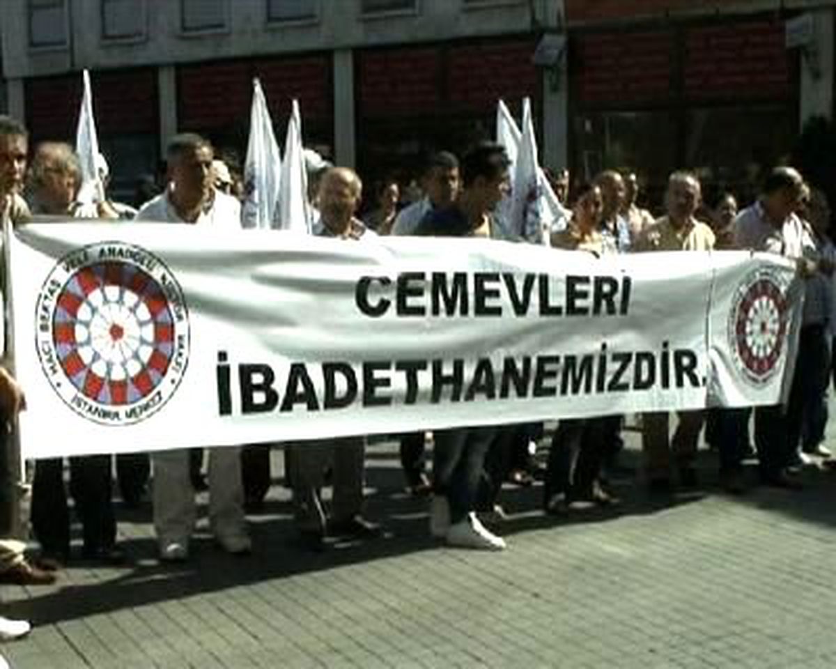 Alevilerden Yargıtay Kararına Semahlı Protesto
