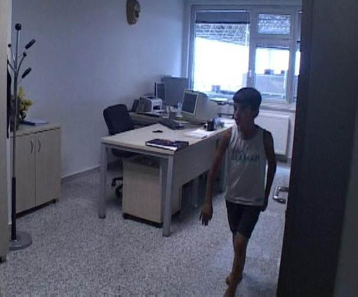 Bakan Yazıcı, Sarp Sınır Kapısı\'na Baskın Düzenledi, Bilgisayarda Oyun Oynayan Memuru Azarladı- Ek...