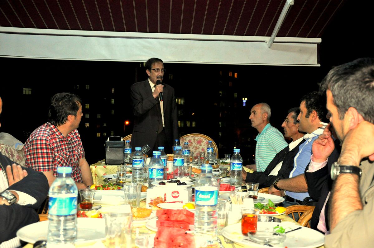 Başkan Bulutlar Meclis Üyeleri, Muhtalar ve Basın Mensupları ile İftar Yemeğinde Biraraya Geldi