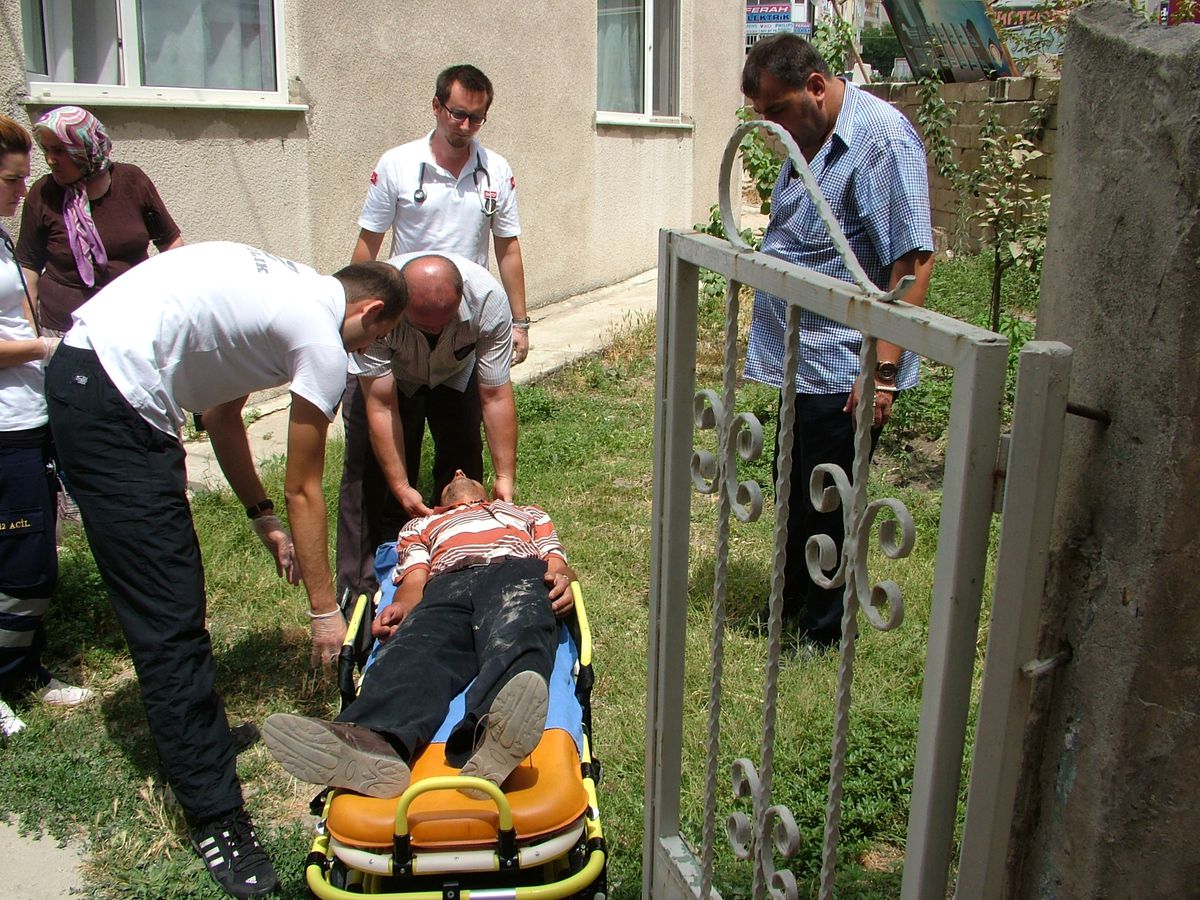Baygınlık Geçiren Şahsın Yardımına 112 Yetişti