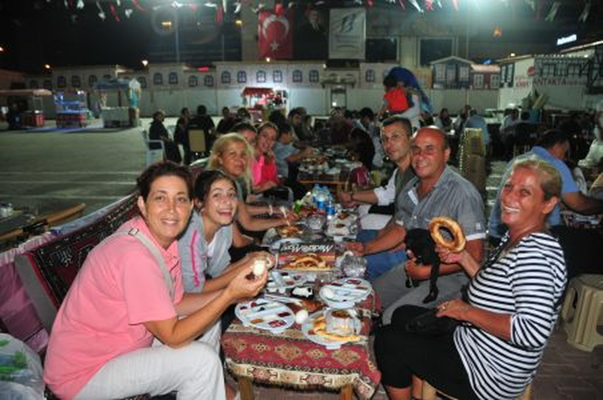 Beylikdüzü Ramazan Kasabası Sahurda da Açık