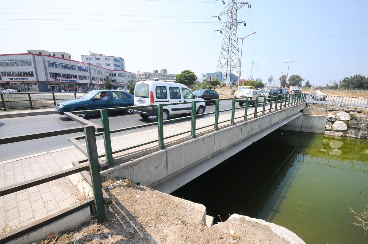 İzmir\'de Trafik Sorunu Çözlüyor