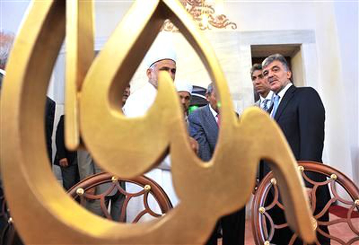Cumhurbaşkanı Gül, Cuma Namazını Fatih\'te Kıldı