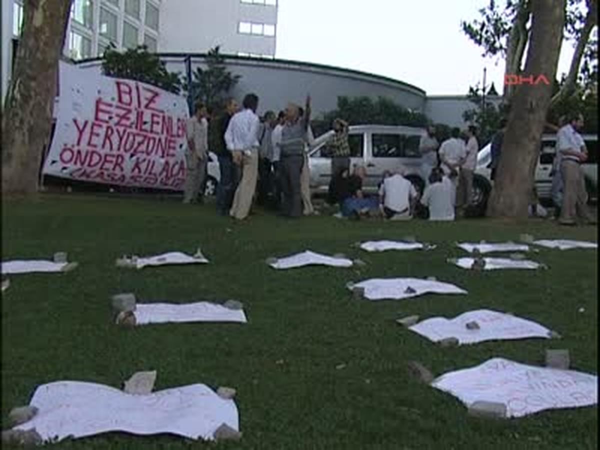 Devrimci Müslümanlar\'dan Lüks İftar Protestosu
