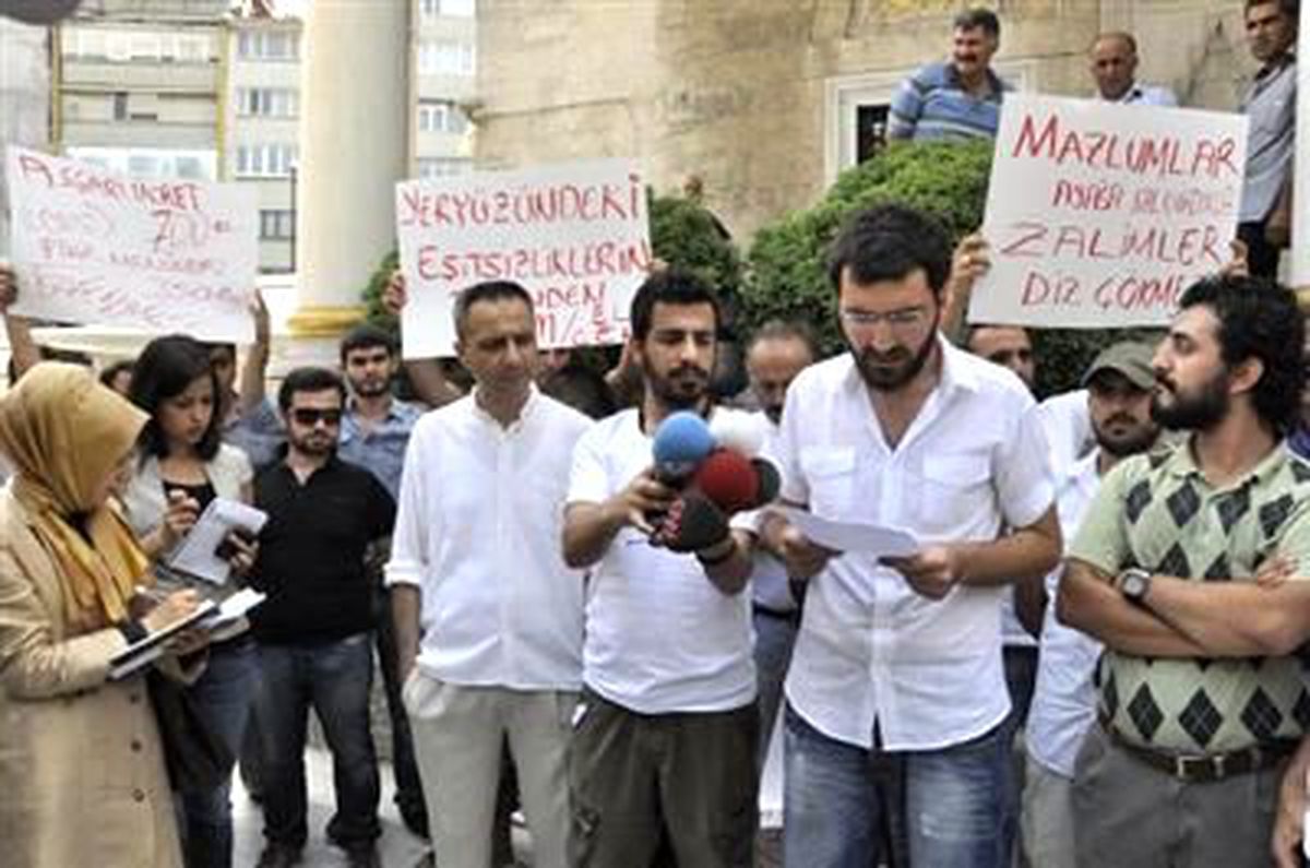 Devrimci Müslümanlar "Lüks İftarları" Protesto Etti