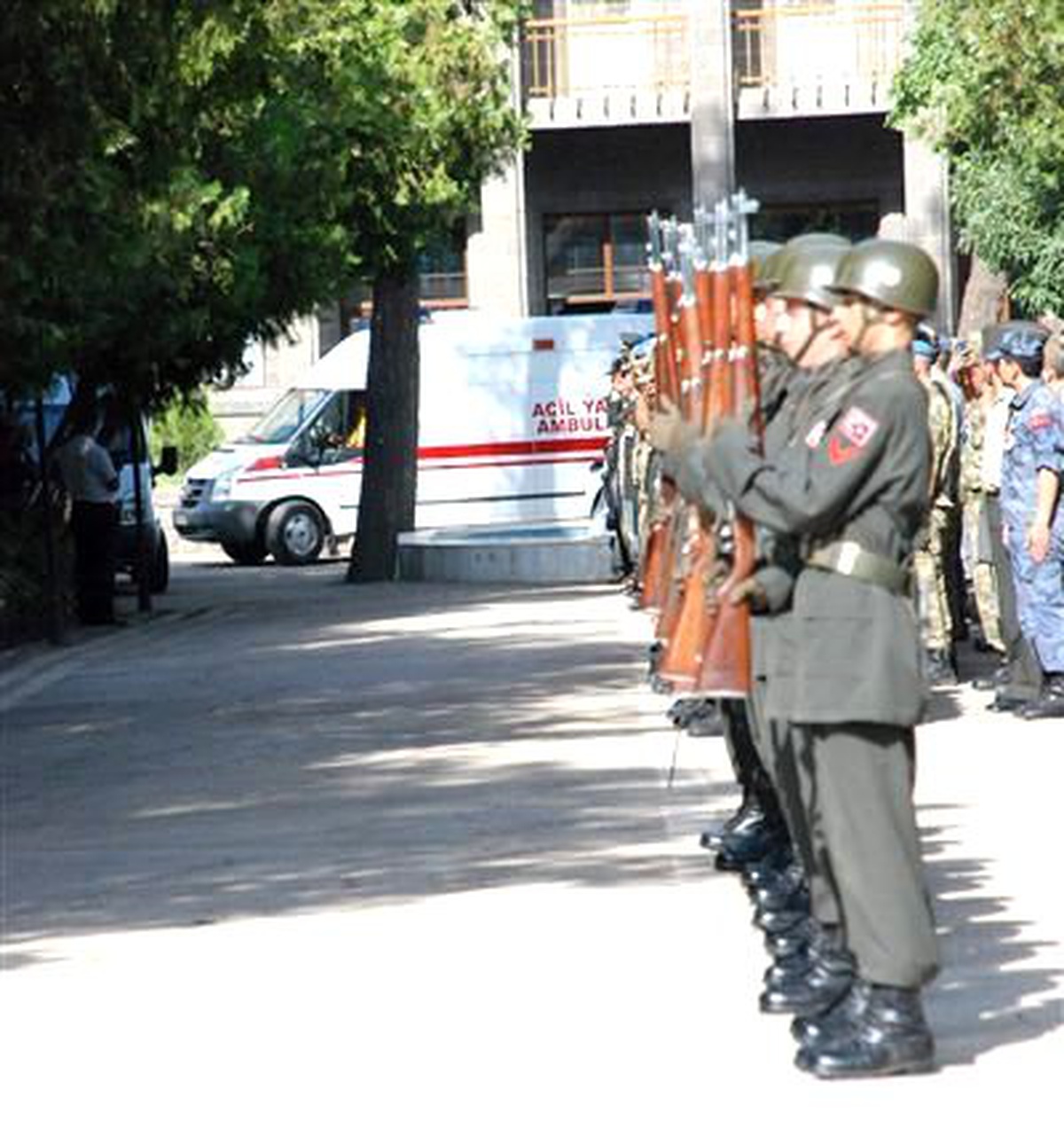 Diyarbakır Şehitler Törenle Memleketlerine Uğurlandı Şehitler Törenle Memleketlerine Uğurlandı