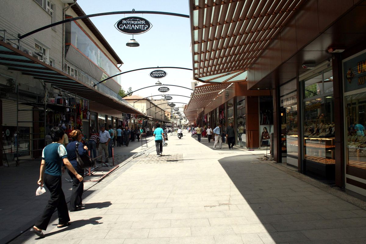 Gaziler Caddesi\'nde Restorasyon Devam Ediyor