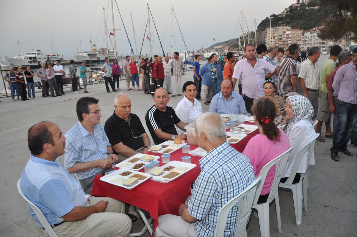 Güzleyalı Yat Limanında İftar Keyfi