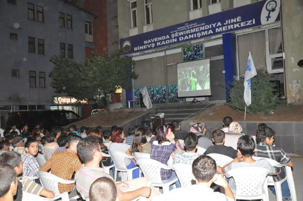 Hakkari\'de Sinema Günlerine Yoğun İlgi