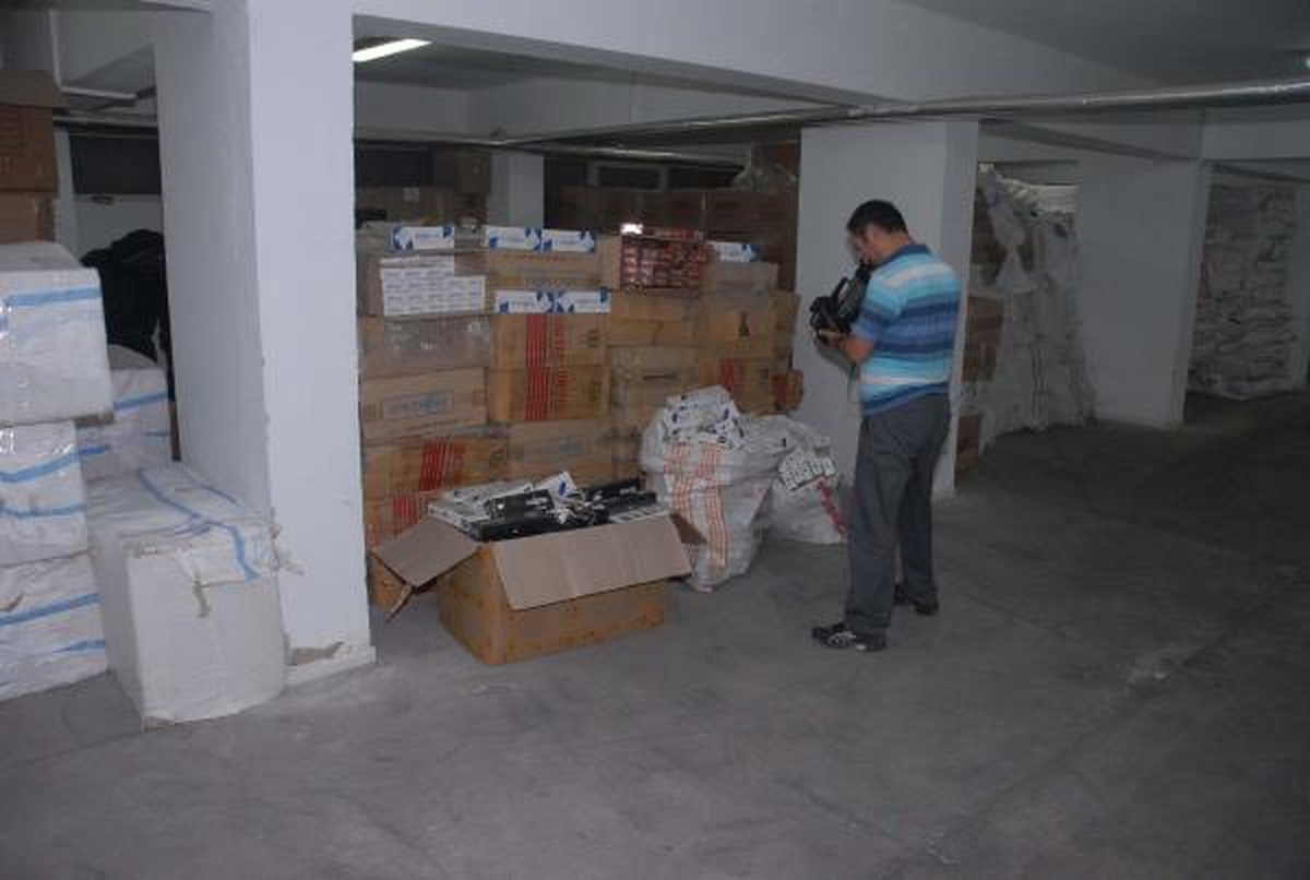 İzmir\'de 208 Bin 480 Paket Kaçak Sigara Ele Geçirildi