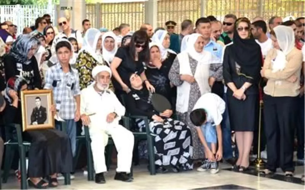 İzmir Şehidini Uğurladı