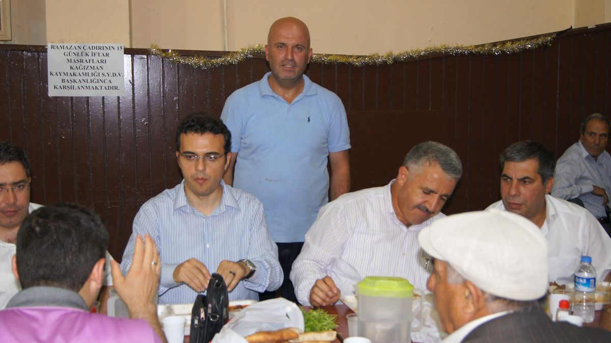 Kağızman\'da Protokol İftar Çadırında