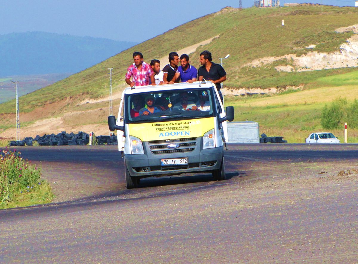 Kars\'ta Tehlikeli Yolculuk
