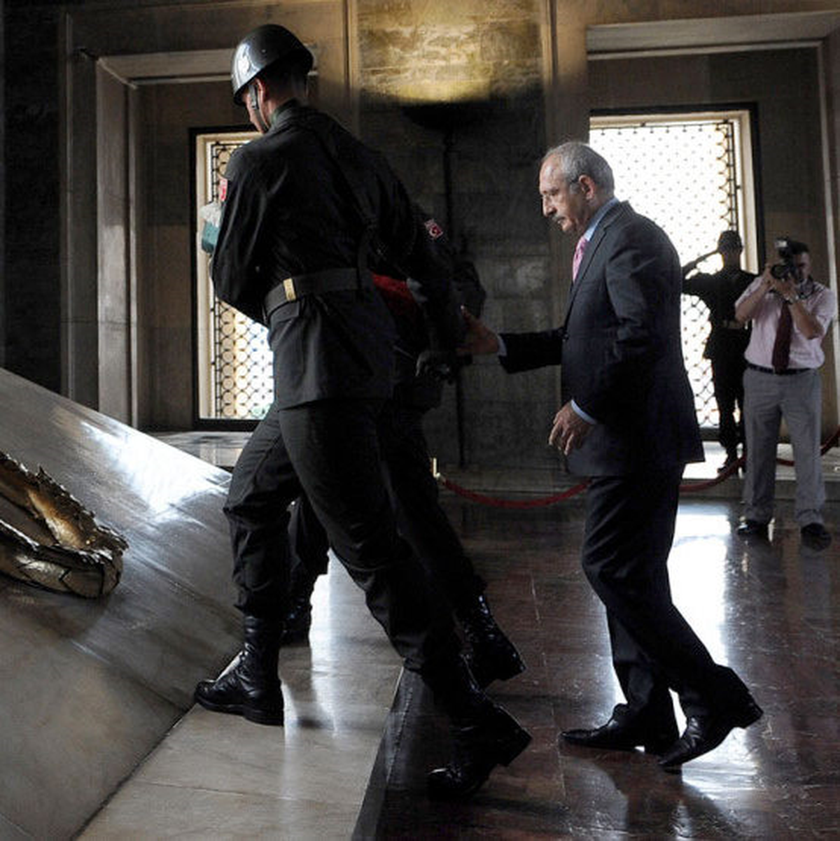 Kılıçdaroğlu ve Parti Meclisi Üyeleri, Anıtkabir\'i Ziyaret Etti