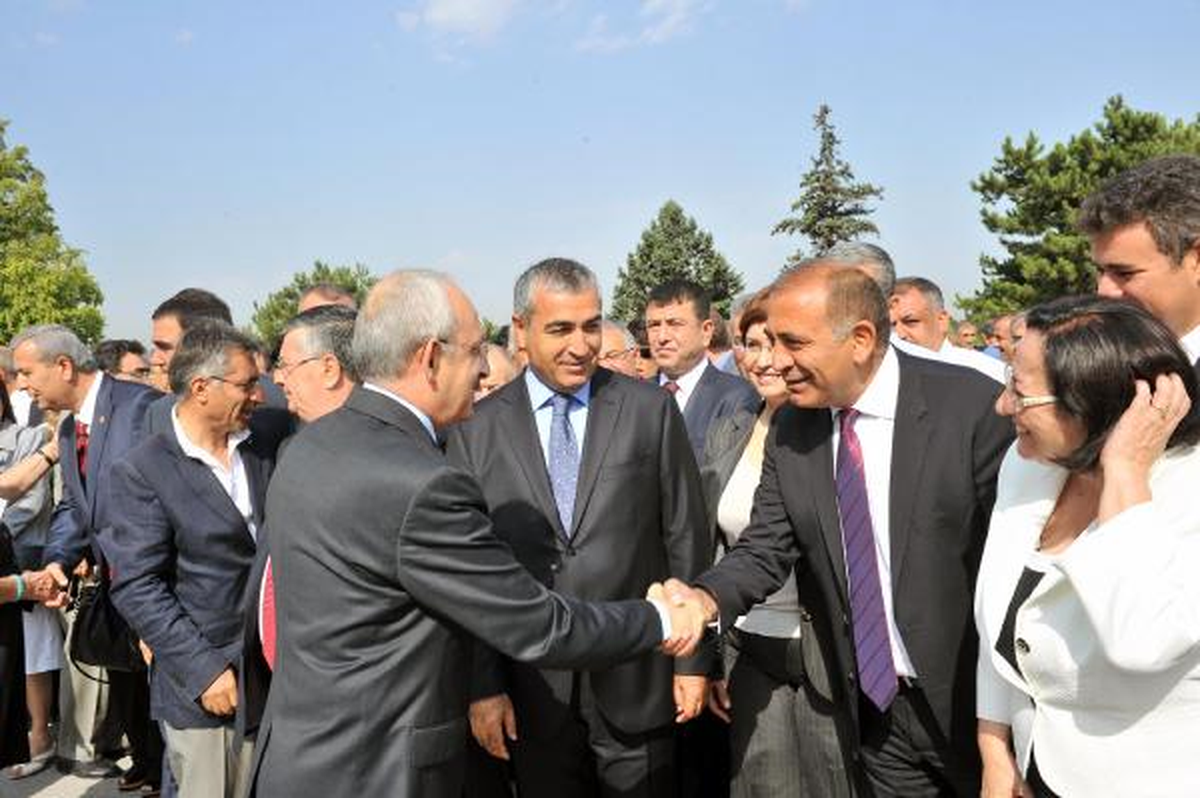 Kılıçdaroğlu ve Yeni Pm Üyeleri Anıtkabir\'i Ziyaret Etti