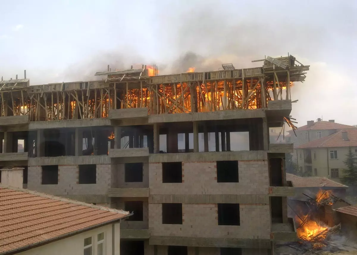 Kırşehir\'de İnşaat Halindeki Binada Yangın