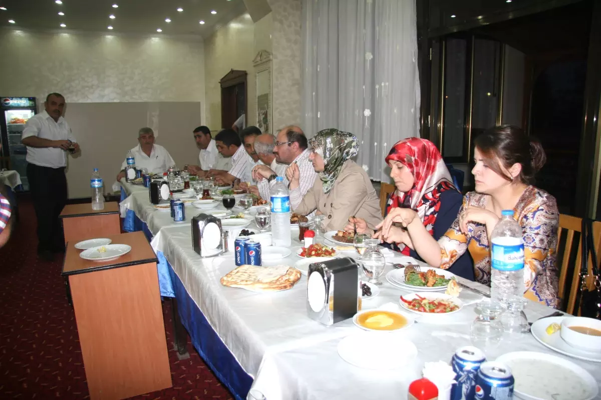 Lys\'de Başarıya İmza Atan Ekibe İftar Yemeği