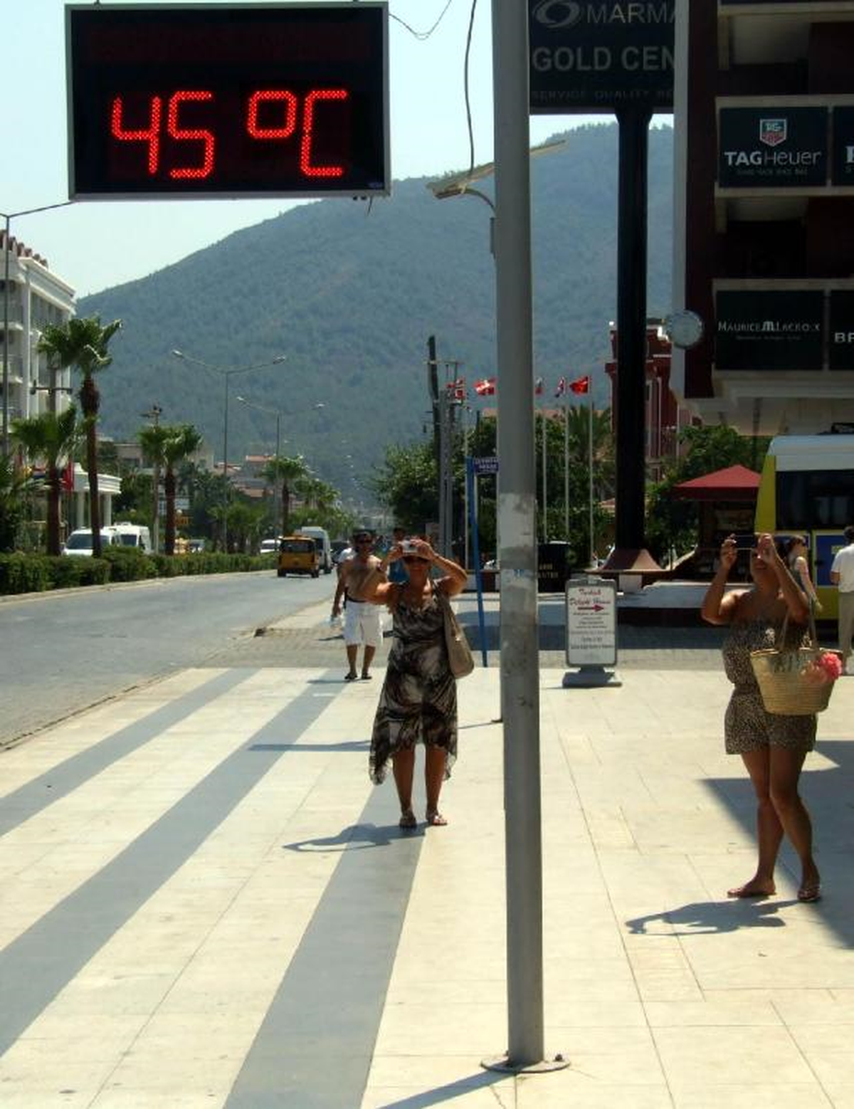 Marmaris\'te Sıcaklar Bunalttı