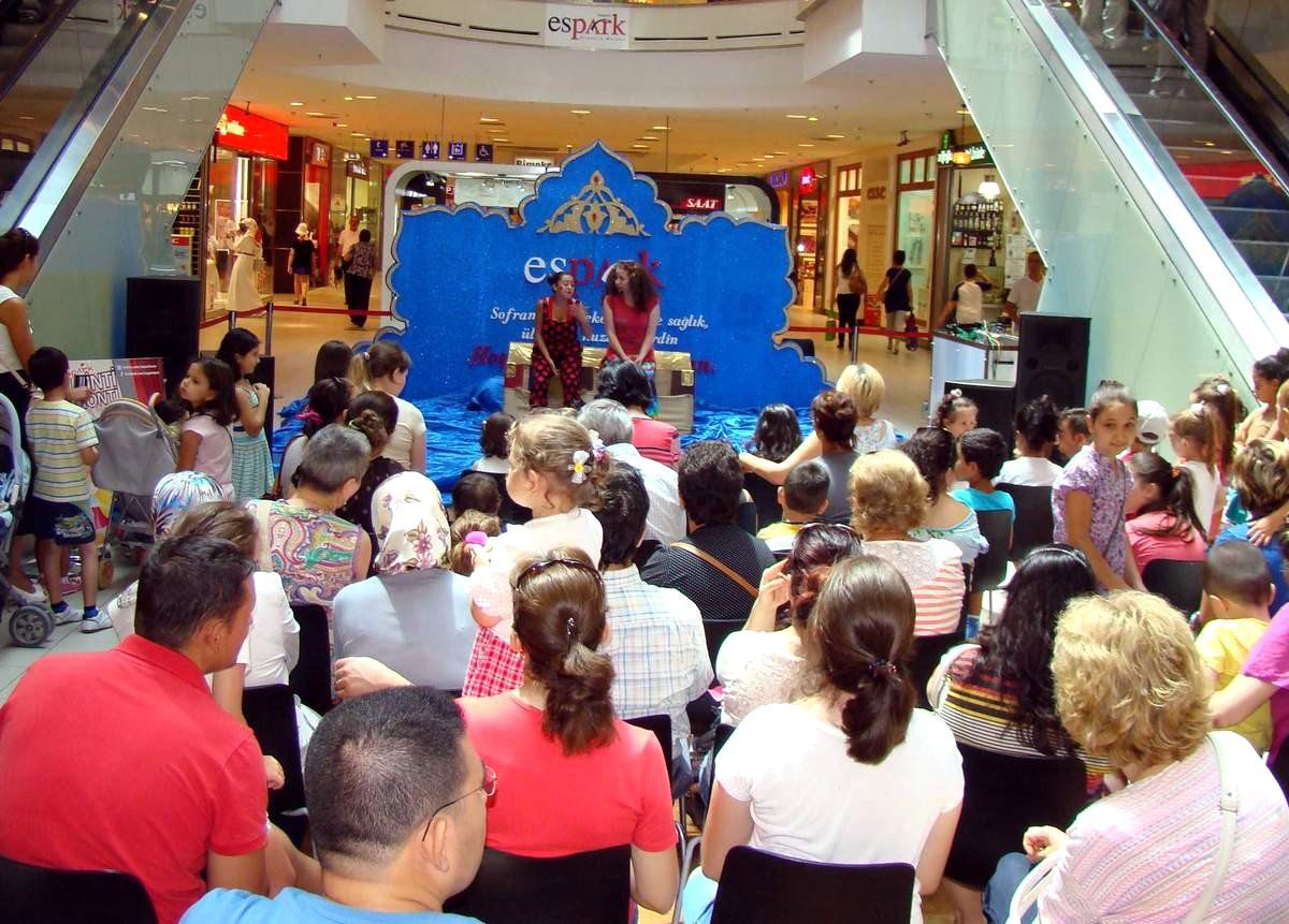 Minik Çocuklar Espark\'ta Tiyatro ile Eğleniyor