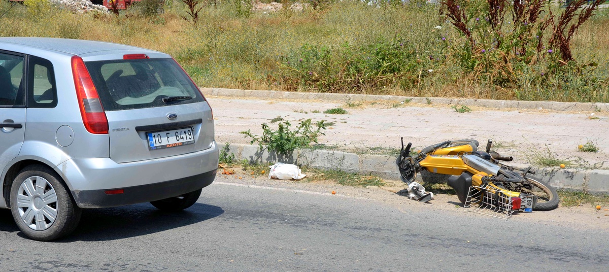 Otomobil Motosiklete Çarptı: 1 Ölü