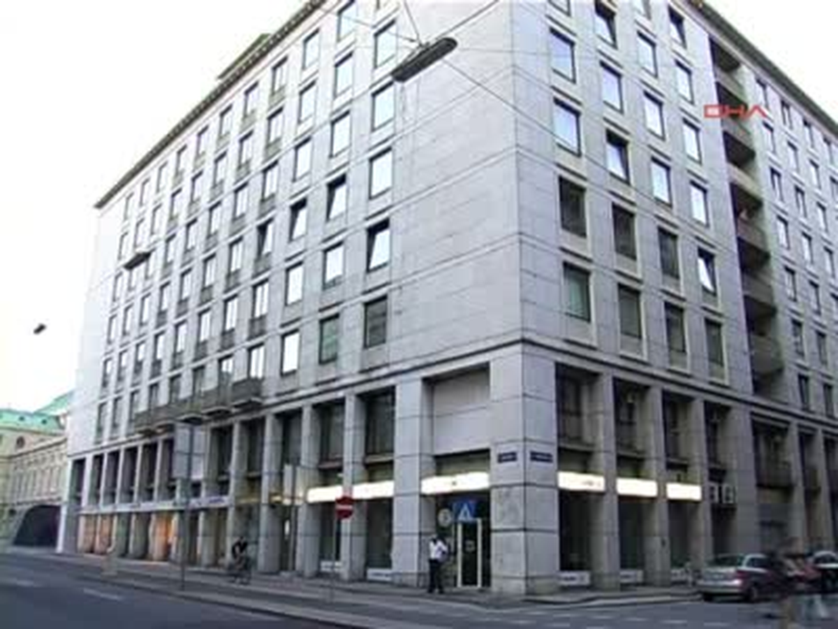 PKK Yandaşları Viyana\'da THY Bürosunu Bastı