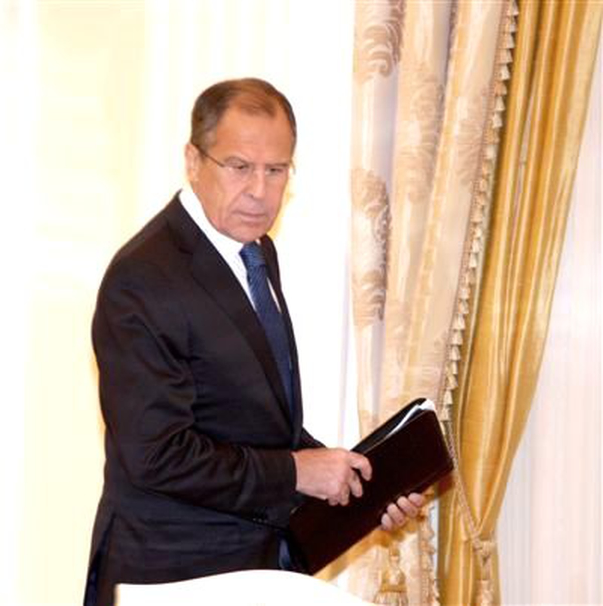 Rusya Dışişleri Bakanı Sergey Lavrov, Şu An Halep\'in Silahlı Muhalefetin Elinde Olduğunu ve Şehirde...