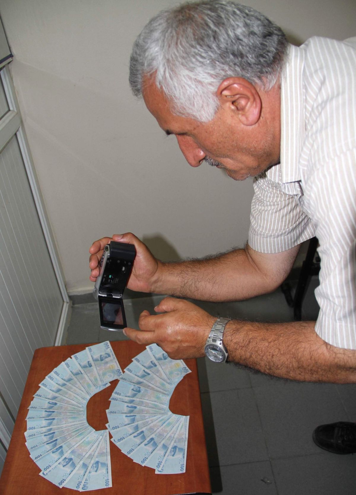 Sahte Paralar Paspasın Altından Çıktı