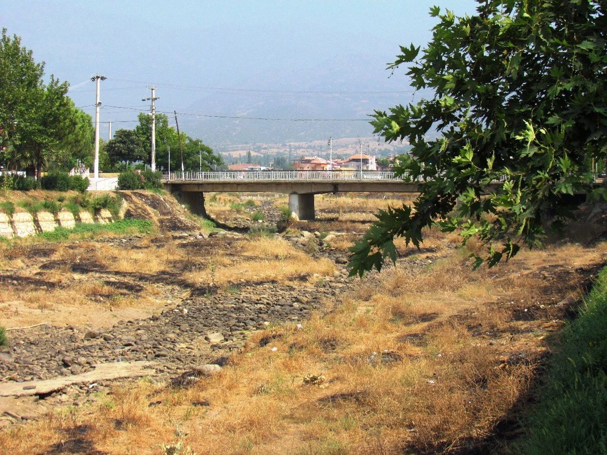Sıcaklar Bastırdı, Küçük Menderes Kurudu